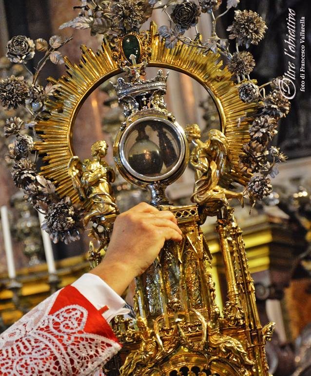 Liquefazione del sangue di San Gennaro: si è ripetuto il miracolo