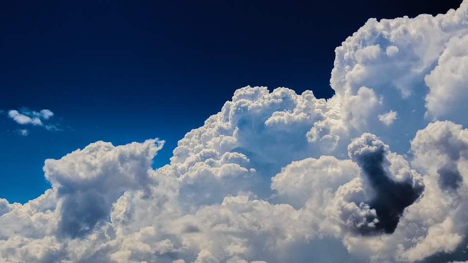 Meteo, intensi ammassi nuvolosi. Ecco dove