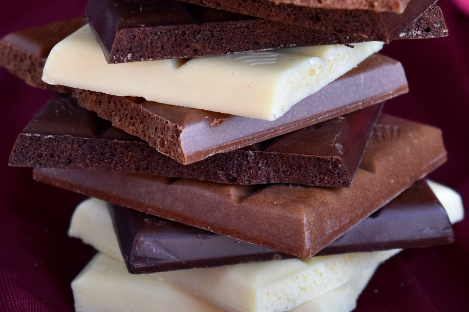 Mangiate cioccolato: aiuta chi è a dieta e migliora in sistema cardiovascolare