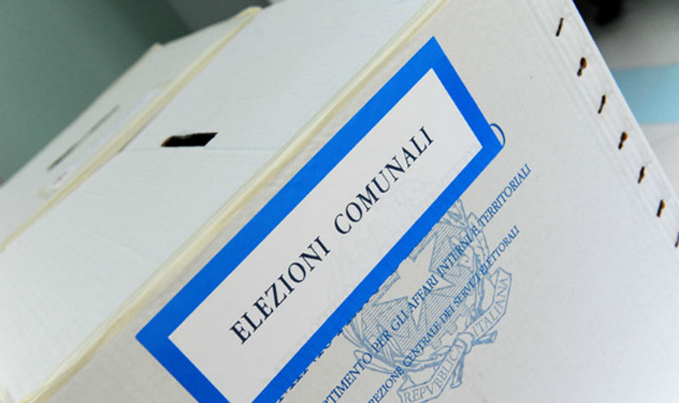 Volla. Fotografa la scheda elettorale con il voto, i carabinieri denunciano 2 persone