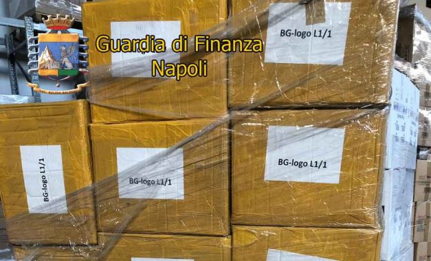 Scarpe e accessori contraffatti: numerosi sequestri della Guardia di Finanza ad Arzano e Teverola