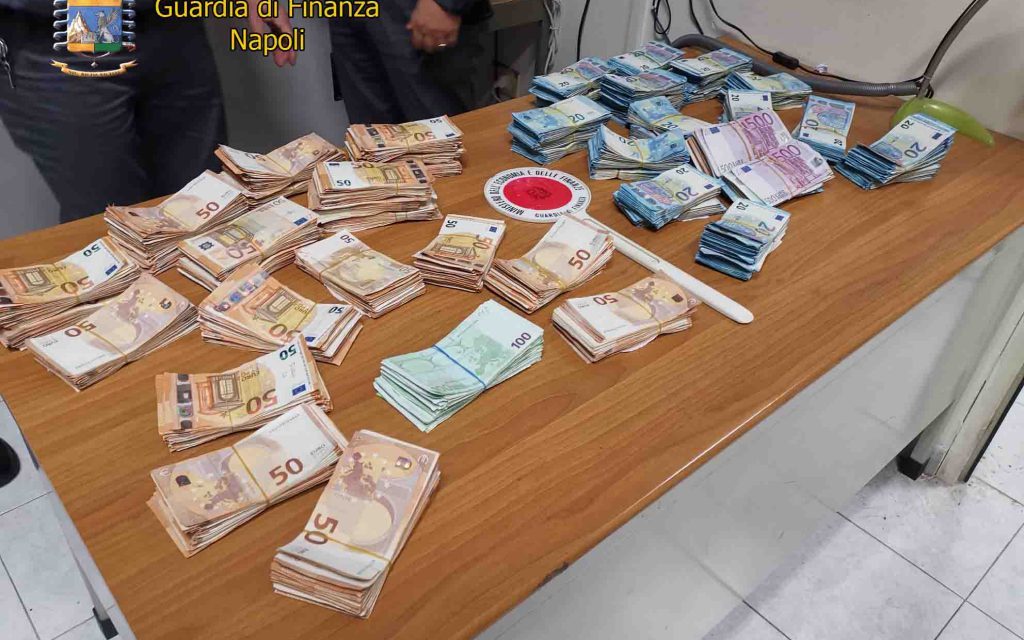 Lotta alla contraffazione nella provincia di Napoli, la Guardia di Finanza sequestra oltre 5 milioni di pezzi falsi e pericolosi