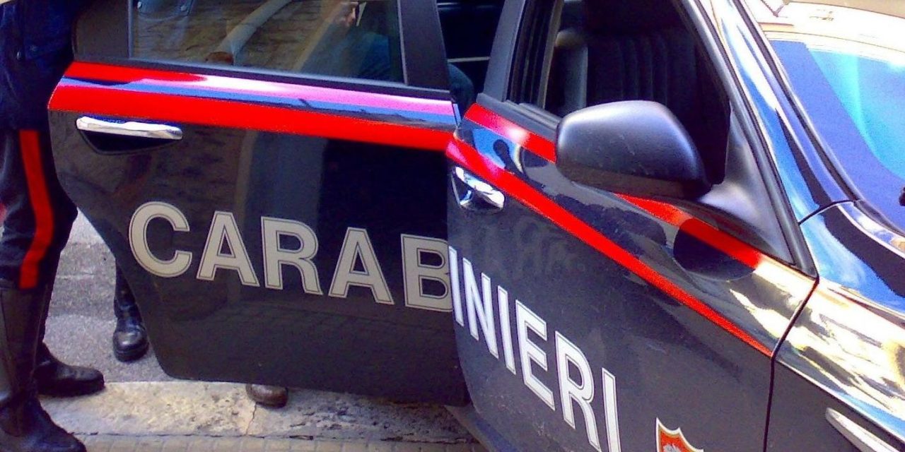 Ritrovate 24 auto e 7 targhe di veicoli rubati: due persone di Melito sono state arrestate dai carabinieri