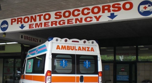 Anziana donna muore in ospedale a Salerno, parenti aggrediscono medico