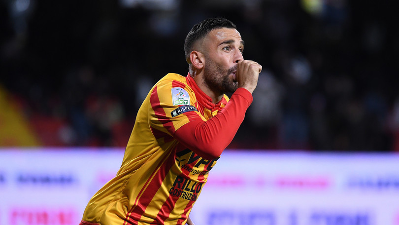 Napoli in svantaggio a Benevento. Primo goal in A per Roberto Insigne