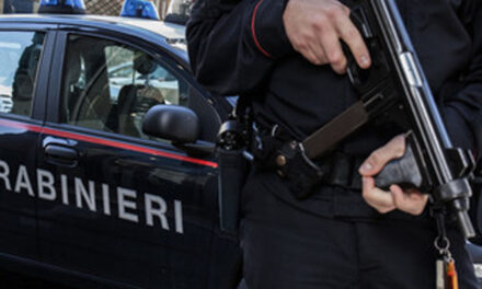 Controlli serrati dei carabinieri a Fuorigrotta: alla ricerca di armi e droga