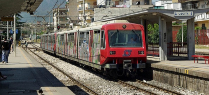 CIRCUMVESUVIANA ALLAGATA a Napoli: si blocca tutto