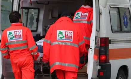 Autista dell’ambulanza aggredito a Napoli. Il motivo
