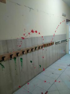 atti vandalici scuola crispano