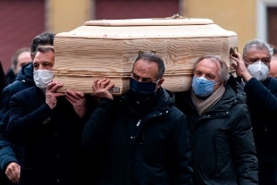 Sciacalli in azione mentre avveniva il suo funerale. Svaligiata la casa di ‘Pablito’