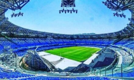 Napoli onora El Pibe de Oro. “Benvenuti allo Stadio Diego Armando Maradona”