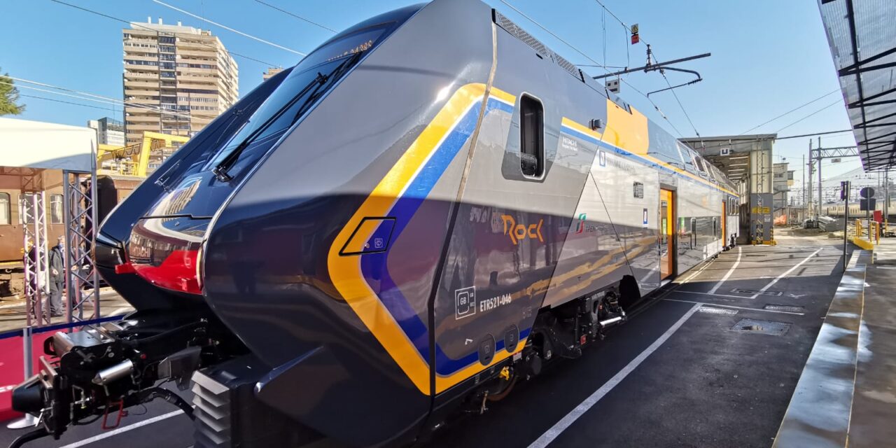 Trasporti in Campania: consegnato a Trenitalia il primo treno “Rock”