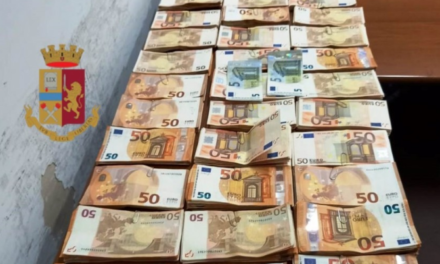 Castellammare di Stabia. Coppia di coniugi nasconde oltre 60mila euro in banconote di vario taglio: denunciati dalla polizia