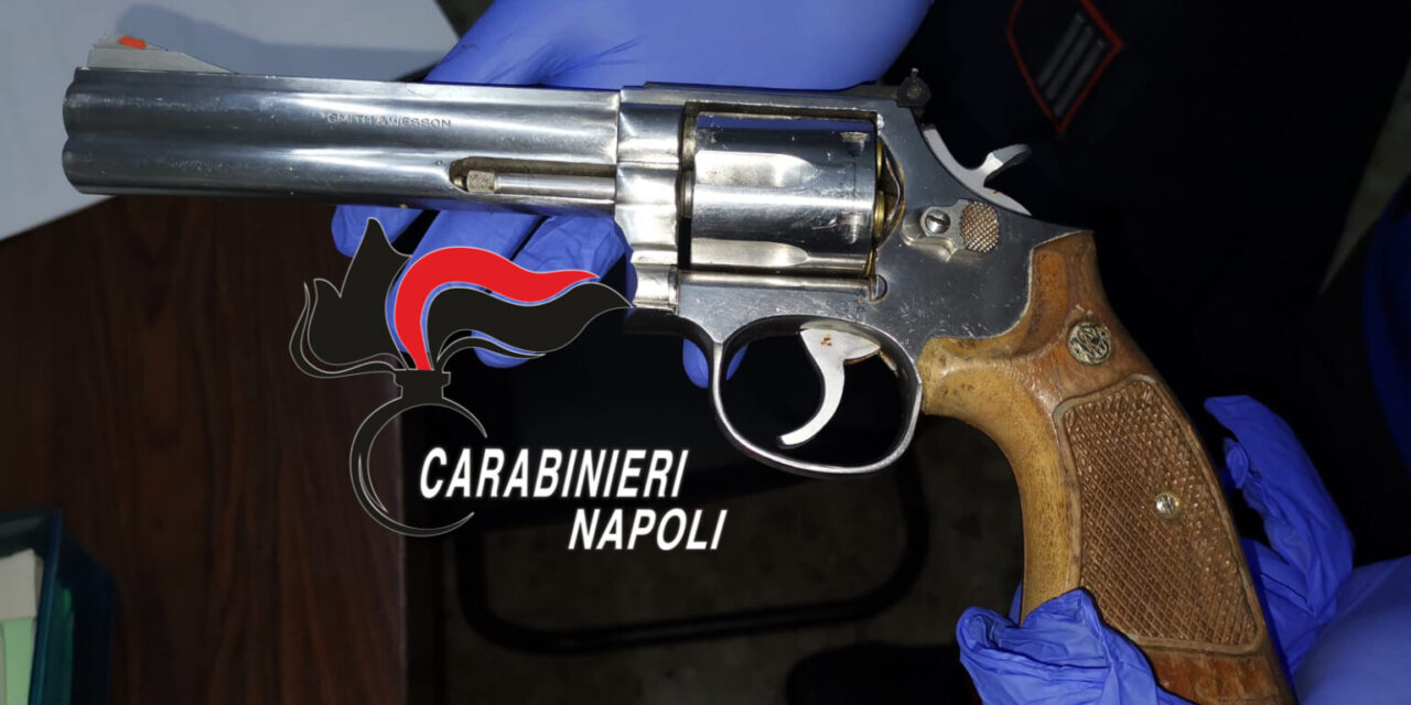 Controlli dei carabinieri di Grumo Nevano: scoperta pistola in un garage