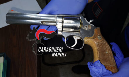 Controlli dei carabinieri di Grumo Nevano: scoperta pistola in un garage