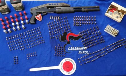 Centinaia di munizioni e un fucile a pompa sequestrati a Napoli: la scoperta dei carabinieri