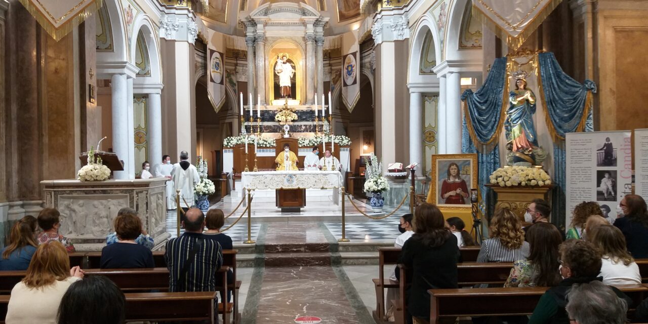 Afragola, alla Basilica di Sant’Antonio il Ministro Provinciale dei Frati minori benedice un quadro di Margherita Candia