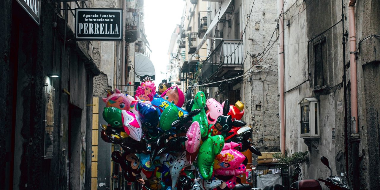 “Divini Quartieri Spagnoli”, fotografi e scrittori interpretano la Commedia dantesca nel centro di Napoli