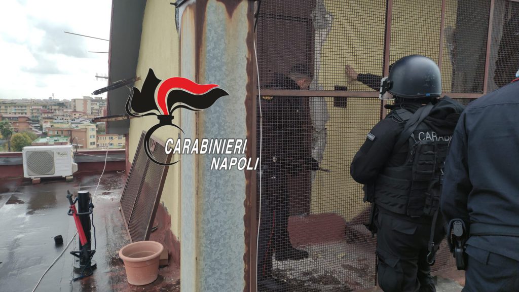 Arzano. Controlli a tappeto dei carabinieri alla ricerca di armi e droga: identificate 203 persone