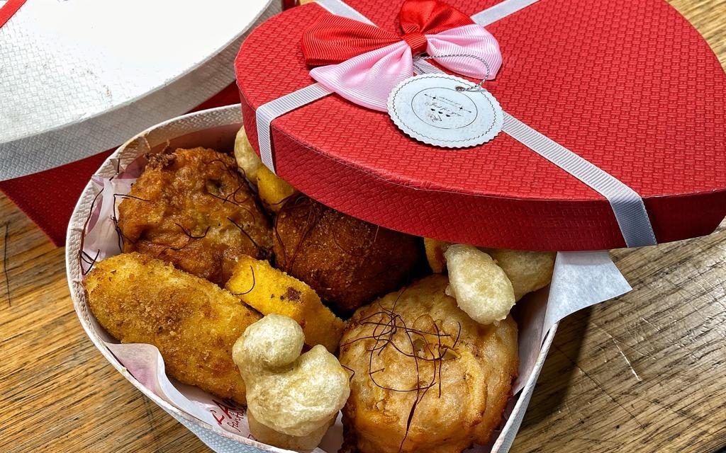 Il regalo perfetto per San Valentino? Un cuoppo fritto in una scatola a forma di cuore