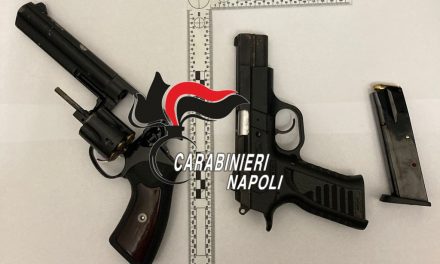 Servizio alto impatto dei carabinieri nelle palazzine popolari di Frattaminore: rinvenute due pistole