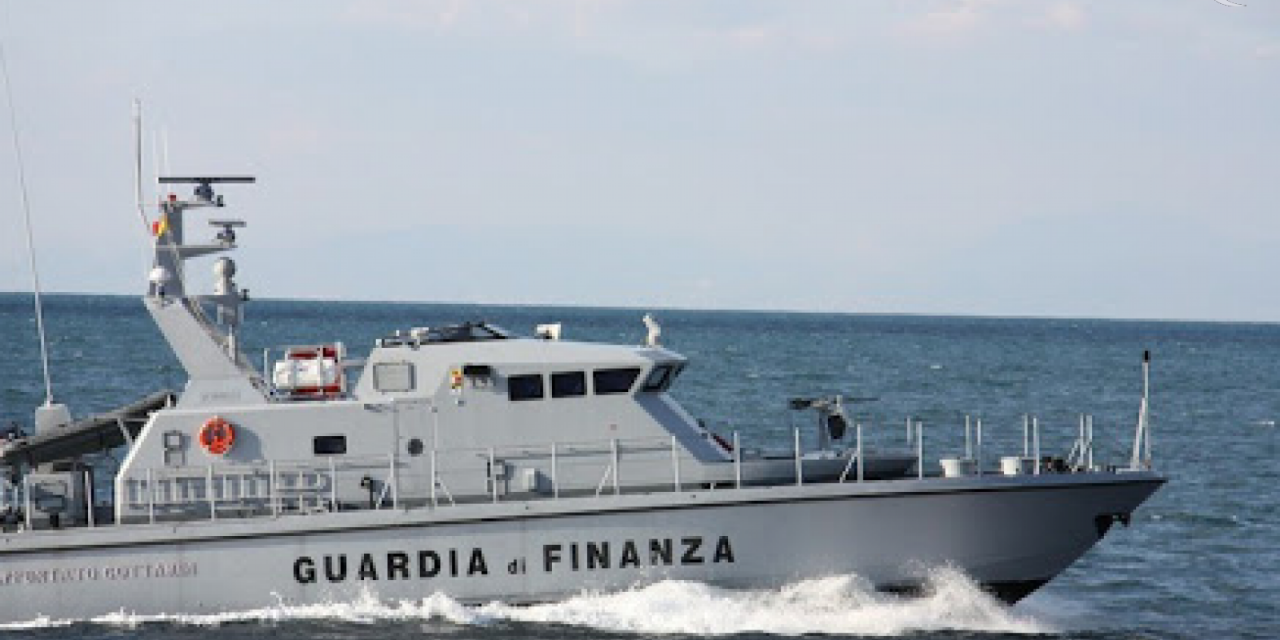 Controlli in mare dei carabinieri nelle acque di Ischia e Procida: 31 le sanzioni amministrative