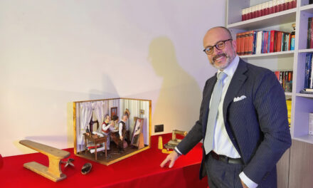 Casalnuovo di Napoli, il noto sarto Michele Sabino omaggia il Museo Biblioteca Sociale Giacomo Leopardi