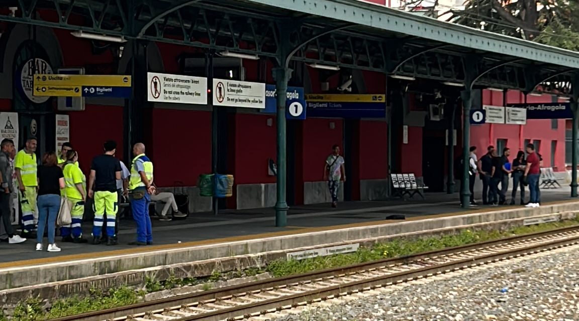 Casoria. Giovane ragazza travolta dal treno: trasportata d’urgenza in ospedale