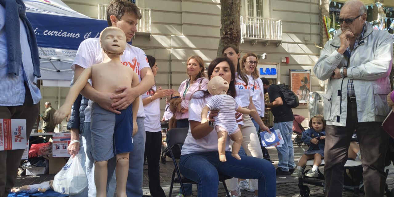 Simeup, migliaia in piazza per imparare a salvare un bambino