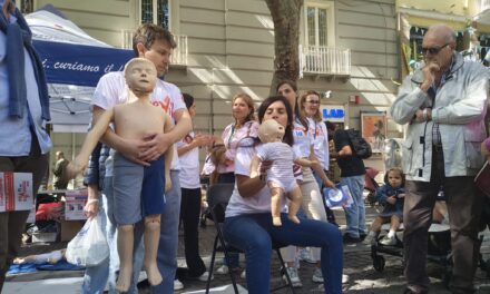 Simeup, migliaia in piazza per imparare a salvare un bambino
